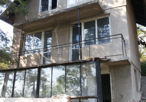 Къща - гр. Нови Искър, с. Гниляне