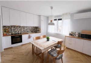 Тристаен апартамент - София, Славия